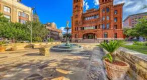 Riverwalk Gem-Stylish Downtown Escape with Views - Image 4