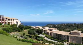 CAP ESTEREL appartement climatisé dans le centre du village vacances - Image 3
