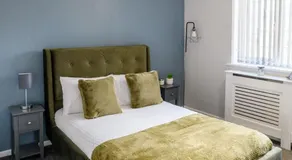 Stylish Two-bed House Birmingham with Parking - Image 2
