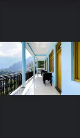 OYO Shiva Power Hotel & Cafe - Image 3