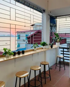 Apartment with Lake View and Green Space - Image 5