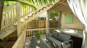 Poolside Hide-Away Palm Gardens - Image 4