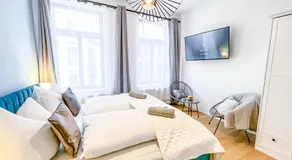 Ferienwohnung im Zentrum mit Infrarotkabine, kostenfreier Tiefgarage, Kingsize Betten und Balkon - Image 4