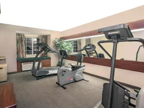 Microtel Inn & Suites by Wyndham Meridian - Image 5