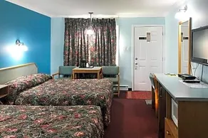 Lamplighter Motel - Image 5