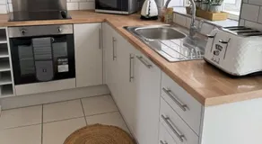 Cottage - Sleeps 4 - Pets Ok - Patio - Parking - Image 4