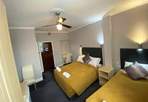 Lampton Guest House - Image 2