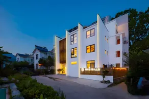 Floral Lux Hotel Huangshan Warm Wood Homestay Tangkou Nandamen Branch - Image 2
