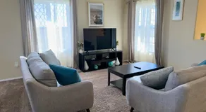 Spacious 4BR with King Suite - Garage - Netflix - Image 2