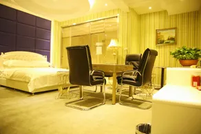 Venice Hotel - Image 2
