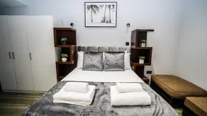 Cozy Heathrow Annex  E2M Stays - Image 2
