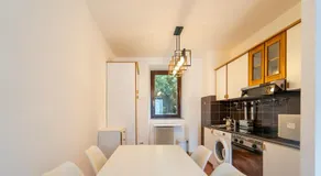 Lakefront apartment with a view, parking and swimming pool - Image 5