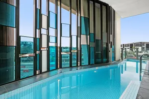 Hamilton Riverview Apt with Balcony & Pool - Image 3