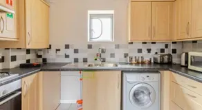 Lovely Apartment with Garden & Parking - Image 2