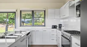 Travertine Vineyard Retreat - Stay Among the Vines - Image 5