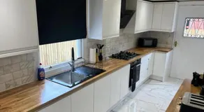 Glasgow Central Paradise - Spacious 3- Bed House - Image 4