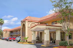 Super 8 by Wyndham Jacksonville Orange Park - Image 4