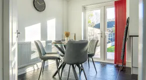 Cranberry House Stylish 3BR, 7 Guests Contractor with Cinema Room Near JLR NEC and Airport - Image 5