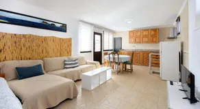 Famara Beach Apartment an der Küste mit Gemeinschaftspool, Terrasse, Meerblick und WLAN - Image 2