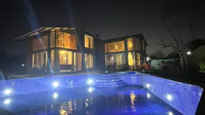 WE Woods Farm Manesar, 6BR Lux King Beds, Pvt Pool - Image 3