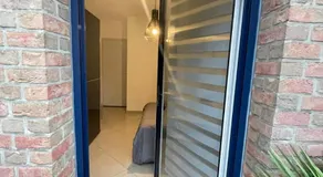 Chambre confortable avec une entrée indépendante - Parking & accès Lille facile - Image 2