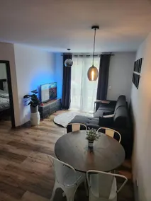 Schöne Ferienwohnung mit Balkon und Parkplatz - Image 2