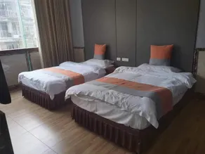 Yingcheng's First Business Hotel (Huayingshan Square Branch) - Image 2