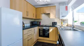 3 Bedroom House with Garden and Driveway Parking - Less than 10 Mins from Chester City Centre - Image 5