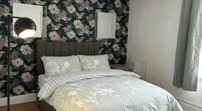 Double bed room like a hotel room with share toilet - Image 3