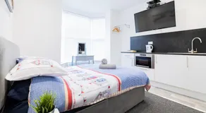 Hillcrest Studio Apartments - Image 2