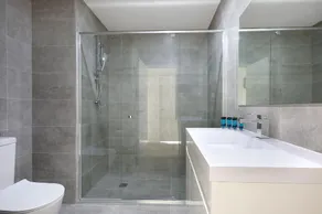 KozyGuru | Wentworthville | 2 Bed 2 Bath Apt - Image 5