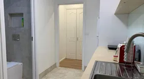 Private 1 bedroom apartment near beach and shops - Image 2