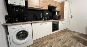 15-Min to Center, Comfy Private Rooms with Shared WC & Kitchen - Image 4