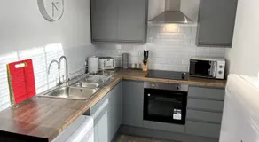 Priestley Apartments Apt 1 - Image 4