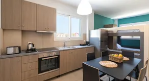 Local Hostel & Suites - Image 2