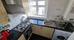 Urban Hideaway 2beds apartment - Image 5