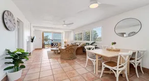 Seascape U1 Golden Beach Retreat with Ocean Views - Image 4