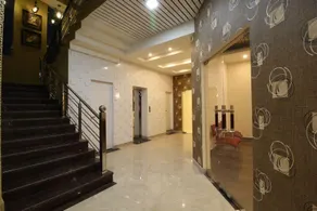 Hotel Sandstone - Image 2