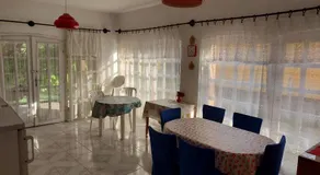 Holiday House Retro - Image 3