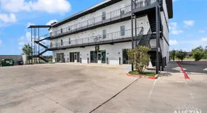 Walk to BBQ and Dog Park 2BR2BA Gym Workspace and WiFi by AustinVacay - Image 5
