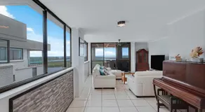 Maroochydore Riverfront Apartment - Image 2