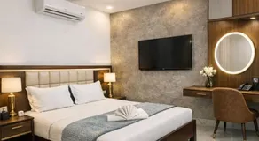 Hotel MDP 800 Meter from Rammandir Ayodhya - Image 2