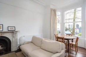 Lovely 2BR Home in South London, 4 guests - Image 2