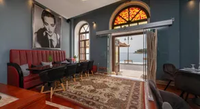 La Boheme Hotel - Image 4
