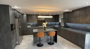 Newly refurbished 4 Bedroom House-Sleep 8-Free parking - Image 5