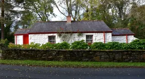 Railway Crossing Cottage - Image 5