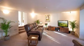 Oberon River View Apartment - Image 2
