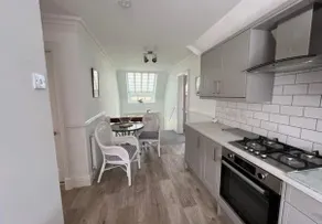 The Upper Deck - Fantastic sea views - Image 3