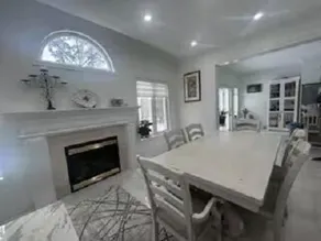 Luxury Renovated Master King Bedroom Private Bath - Image 3