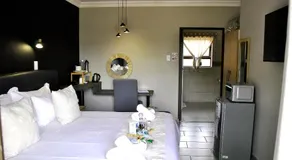 Christie's Inn - Image 2